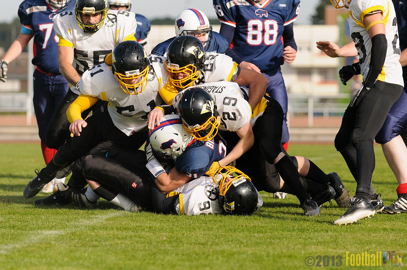 Kreis Heinsberg Bisons vs. Düsseldorf Bulldozer - 03.10.2013 Kreis Heinsberg Bisons vs. Düsseldorf Bulldozer (6:36) 