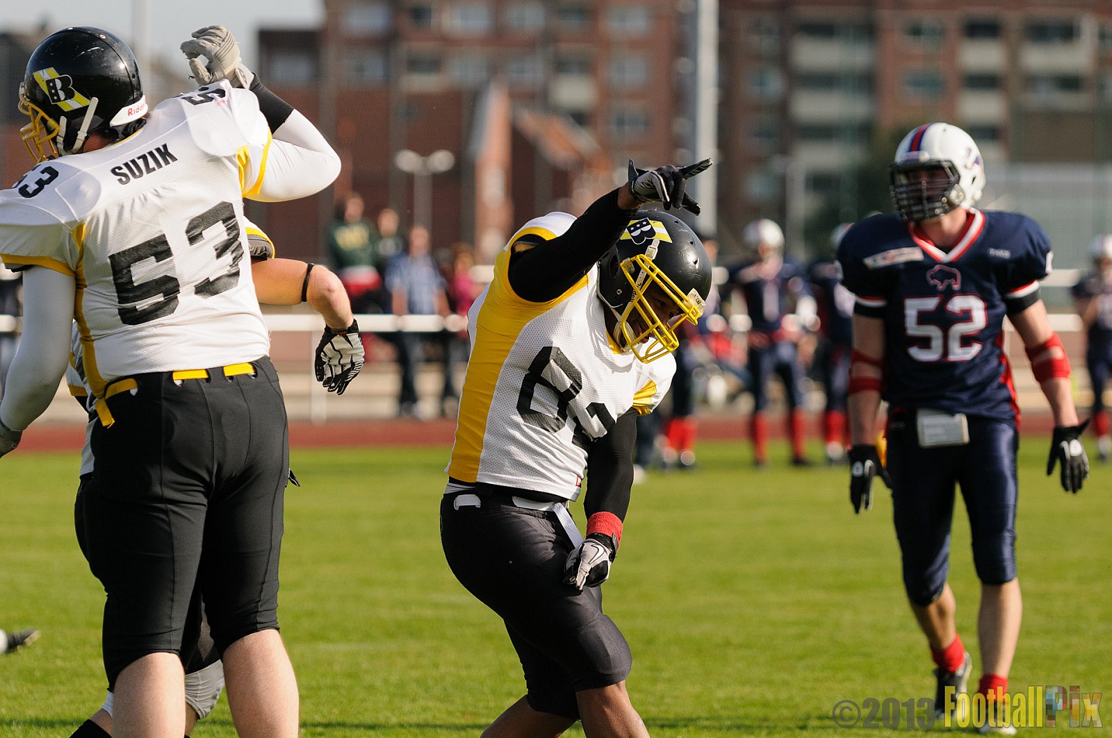 Kreis Heinsberg Bisons vs. Düsseldorf Bulldozer - 03.10.2013 Kreis Heinsberg Bisons vs. Düsseldorf Bulldozer (6:36) 