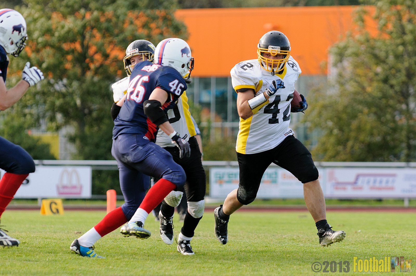 Kreis Heinsberg Bisons vs. Düsseldorf Bulldozer - 03.10.2013 Kreis Heinsberg Bisons vs. Düsseldorf Bulldozer (6:36) 