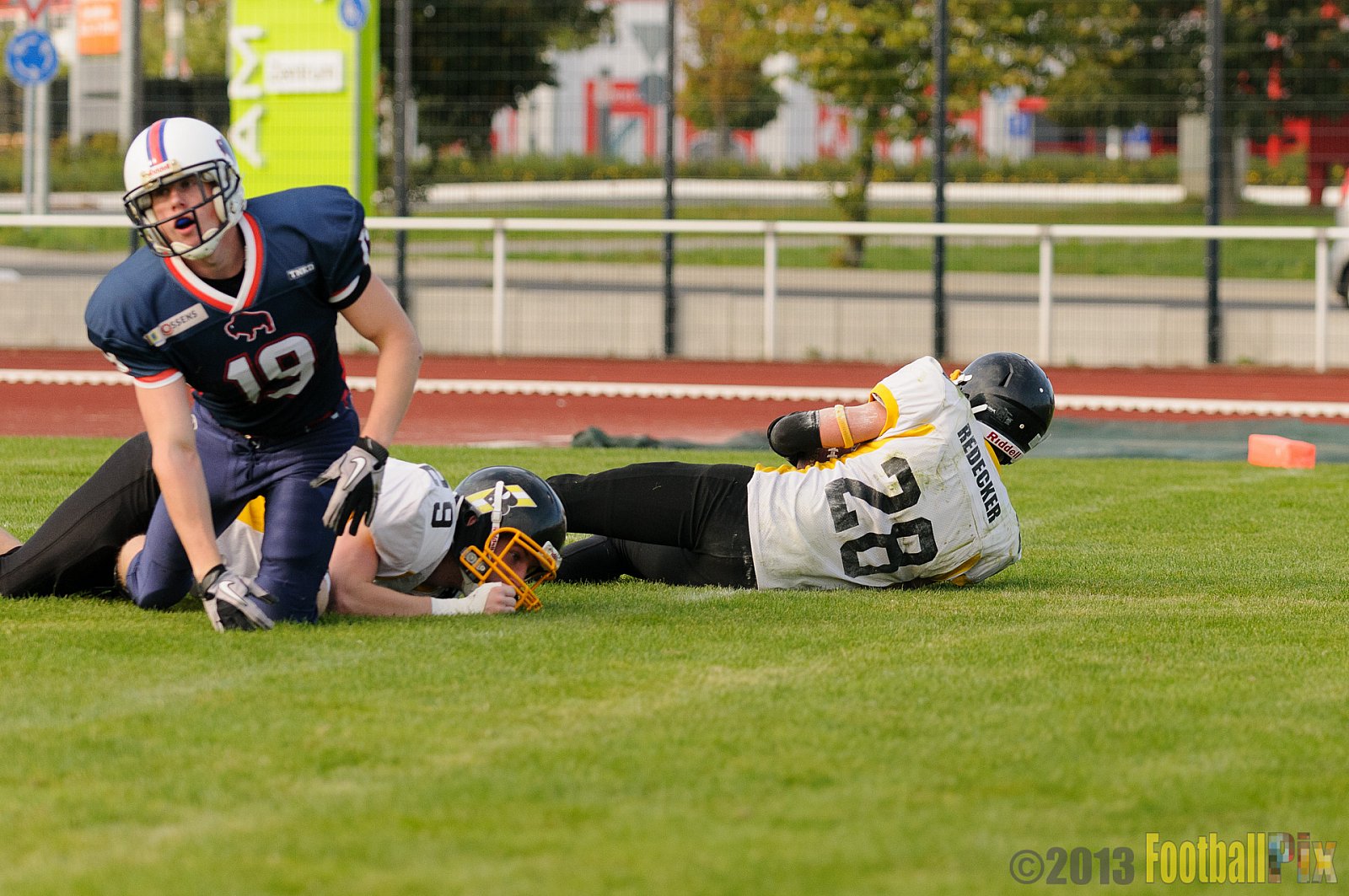 Kreis Heinsberg Bisons vs. Düsseldorf Bulldozer - 03.10.2013 Kreis Heinsberg Bisons vs. Düsseldorf Bulldozer (6:36) 