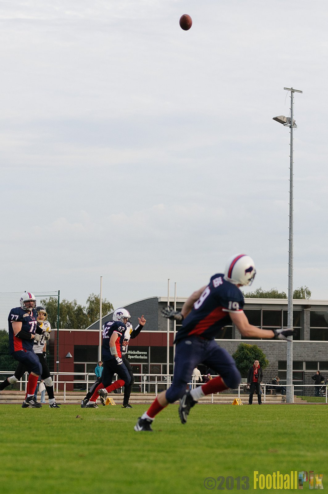 Kreis Heinsberg Bisons vs. Düsseldorf Bulldozer - 03.10.2013 Kreis Heinsberg Bisons vs. Düsseldorf Bulldozer (6:36) 
