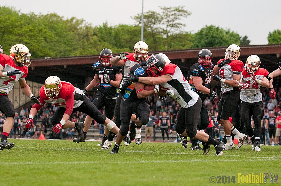 Düsseldorf Panther vs. Köln Falcons - 26.04.2014 GFL Nord: Düsseldorf Panther vs. Köln Falcons (25:27)