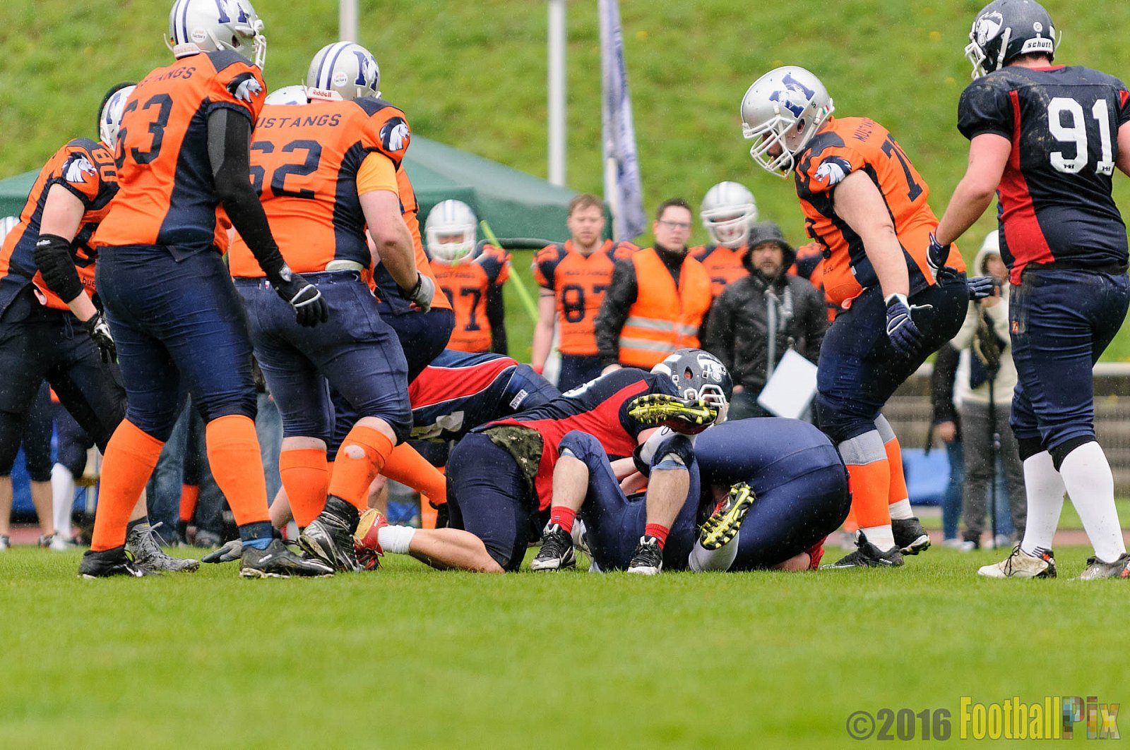 Recklinghausen Chargers vs. Sauerland Mustangs - 16.04.2016 LL NRW: Recklinghausen Chargers vs. Sauerland Mustangs (12:7)