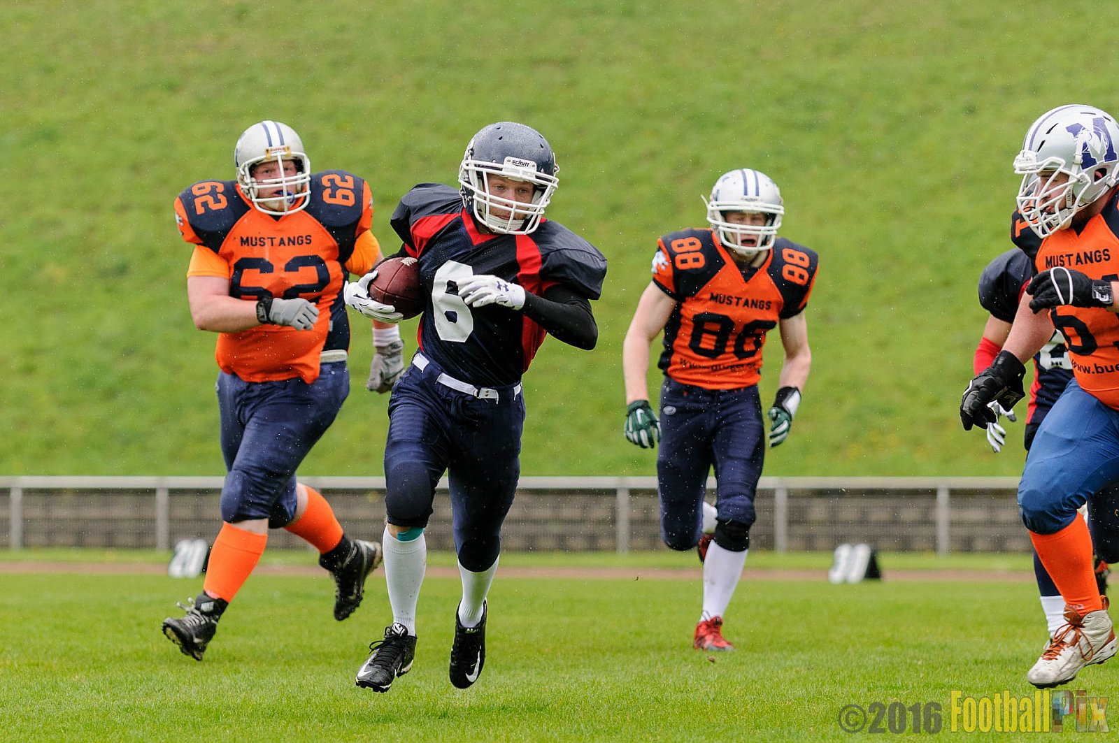 Recklinghausen Chargers vs. Sauerland Mustangs - 16.04.2016 LL NRW: Recklinghausen Chargers vs. Sauerland Mustangs (12:7)