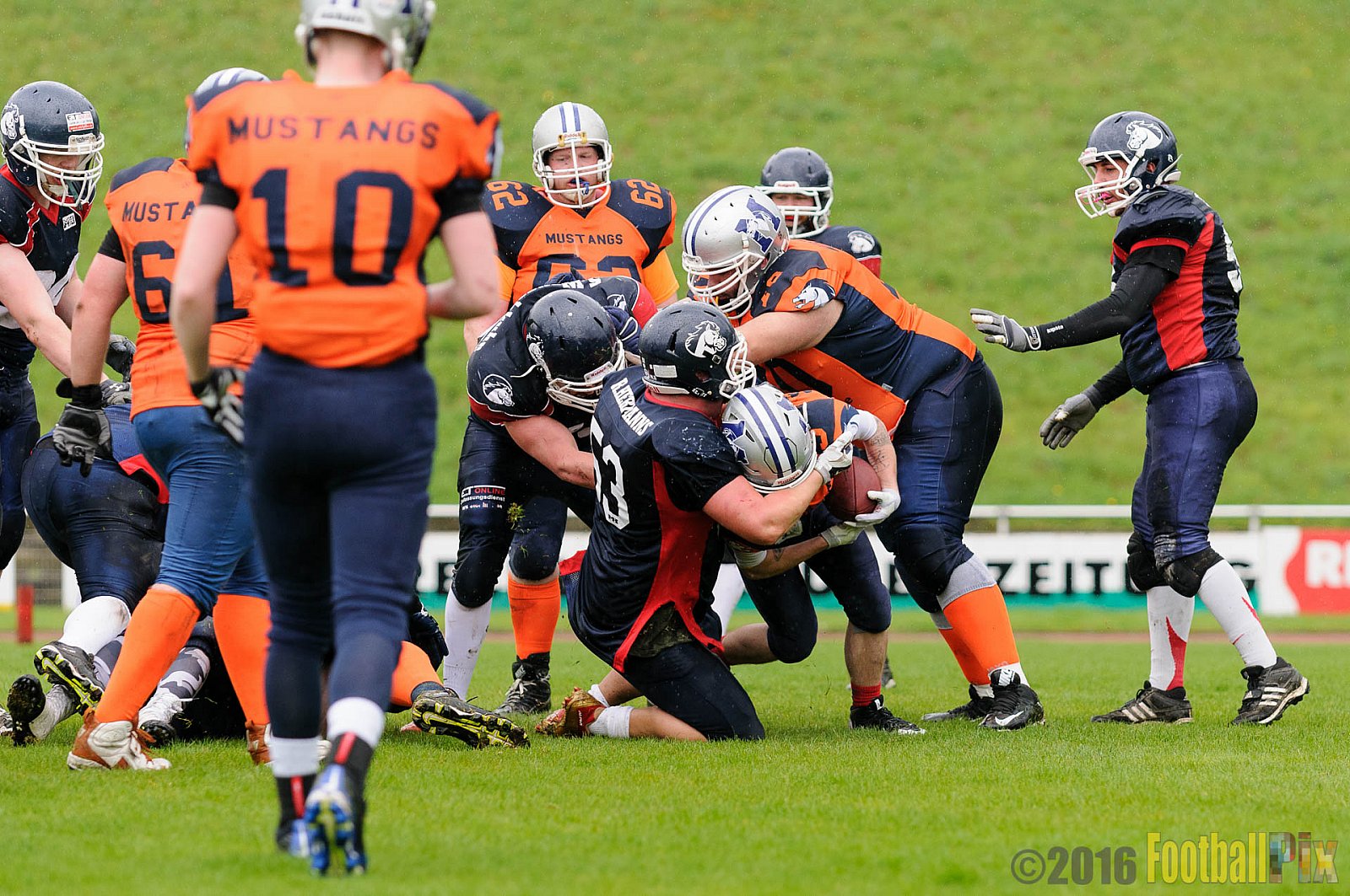 Recklinghausen Chargers vs. Sauerland Mustangs - 16.04.2016 LL NRW: Recklinghausen Chargers vs. Sauerland Mustangs (12:7)