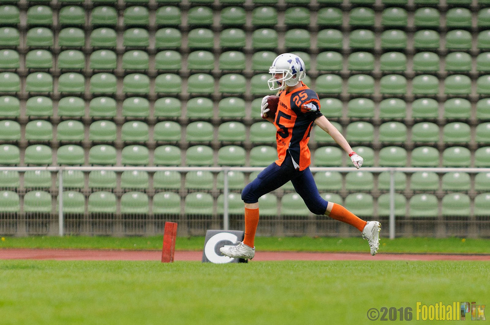 Recklinghausen Chargers vs. Sauerland Mustangs - 16.04.2016 LL NRW: Recklinghausen Chargers vs. Sauerland Mustangs (12:7)
