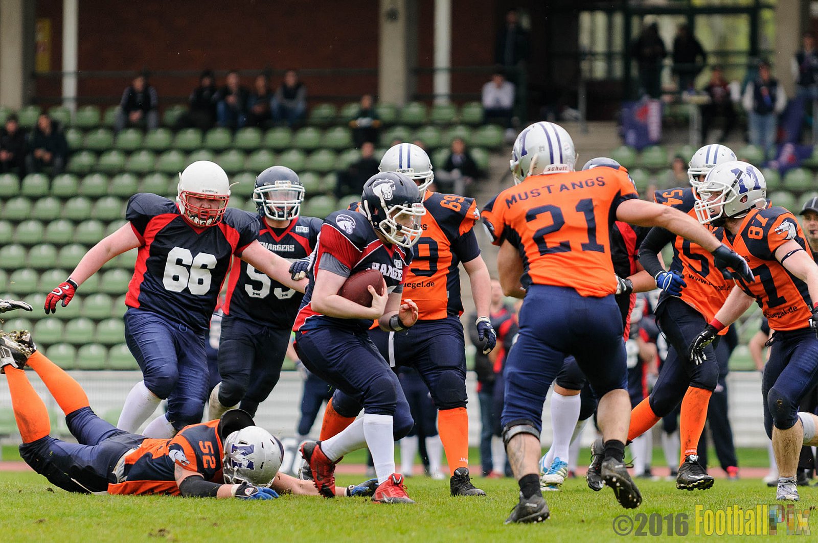 Recklinghausen Chargers vs. Sauerland Mustangs - 16.04.2016 LL NRW: Recklinghausen Chargers vs. Sauerland Mustangs (12:7)