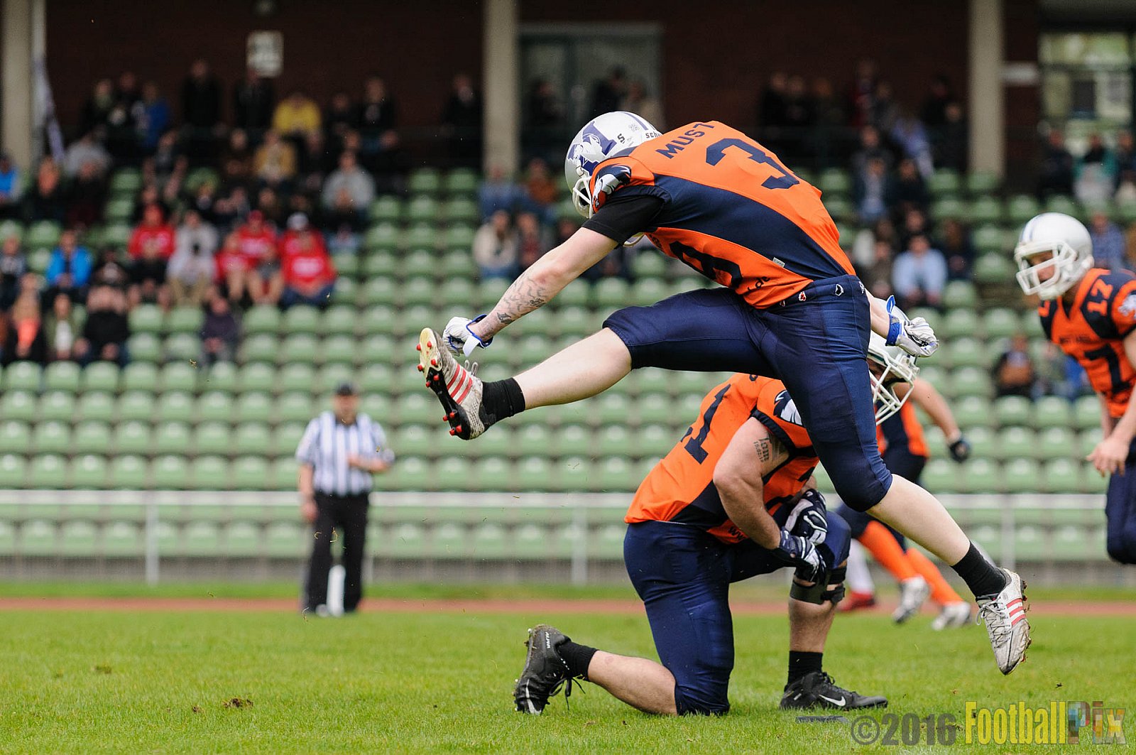 Recklinghausen Chargers vs. Sauerland Mustangs - 16.04.2016 LL NRW: Recklinghausen Chargers vs. Sauerland Mustangs (12:7)