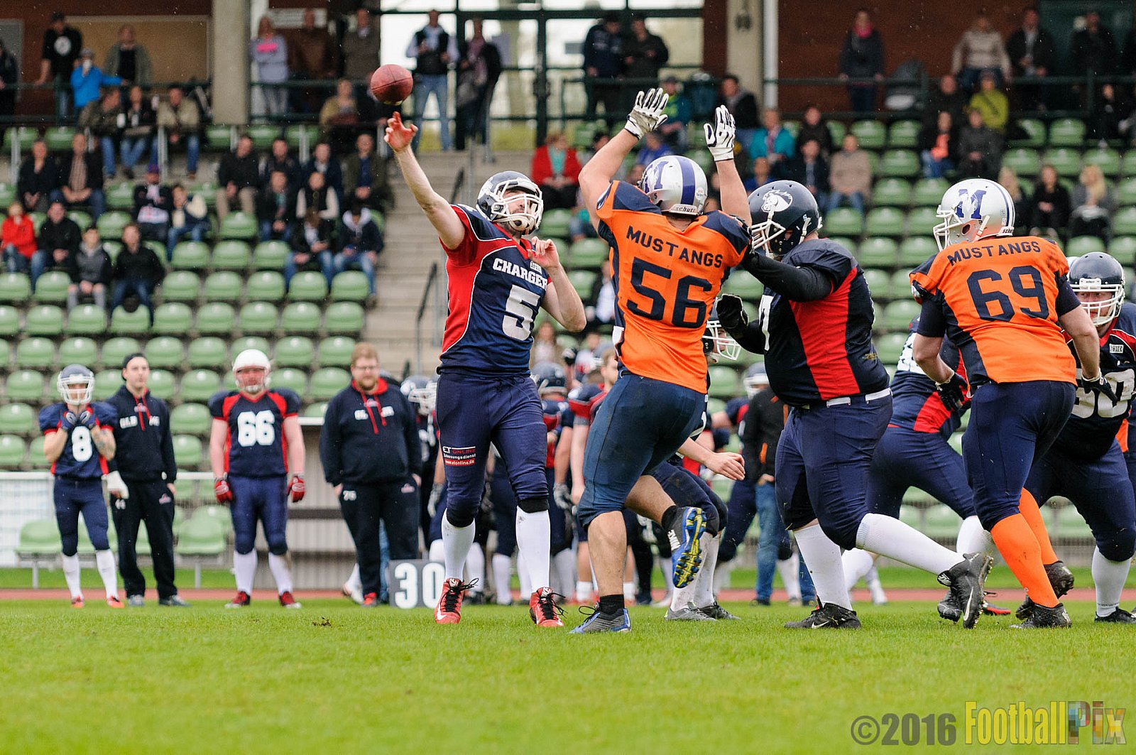 Recklinghausen Chargers vs. Sauerland Mustangs - 16.04.2016 LL NRW: Recklinghausen Chargers vs. Sauerland Mustangs (12:7)