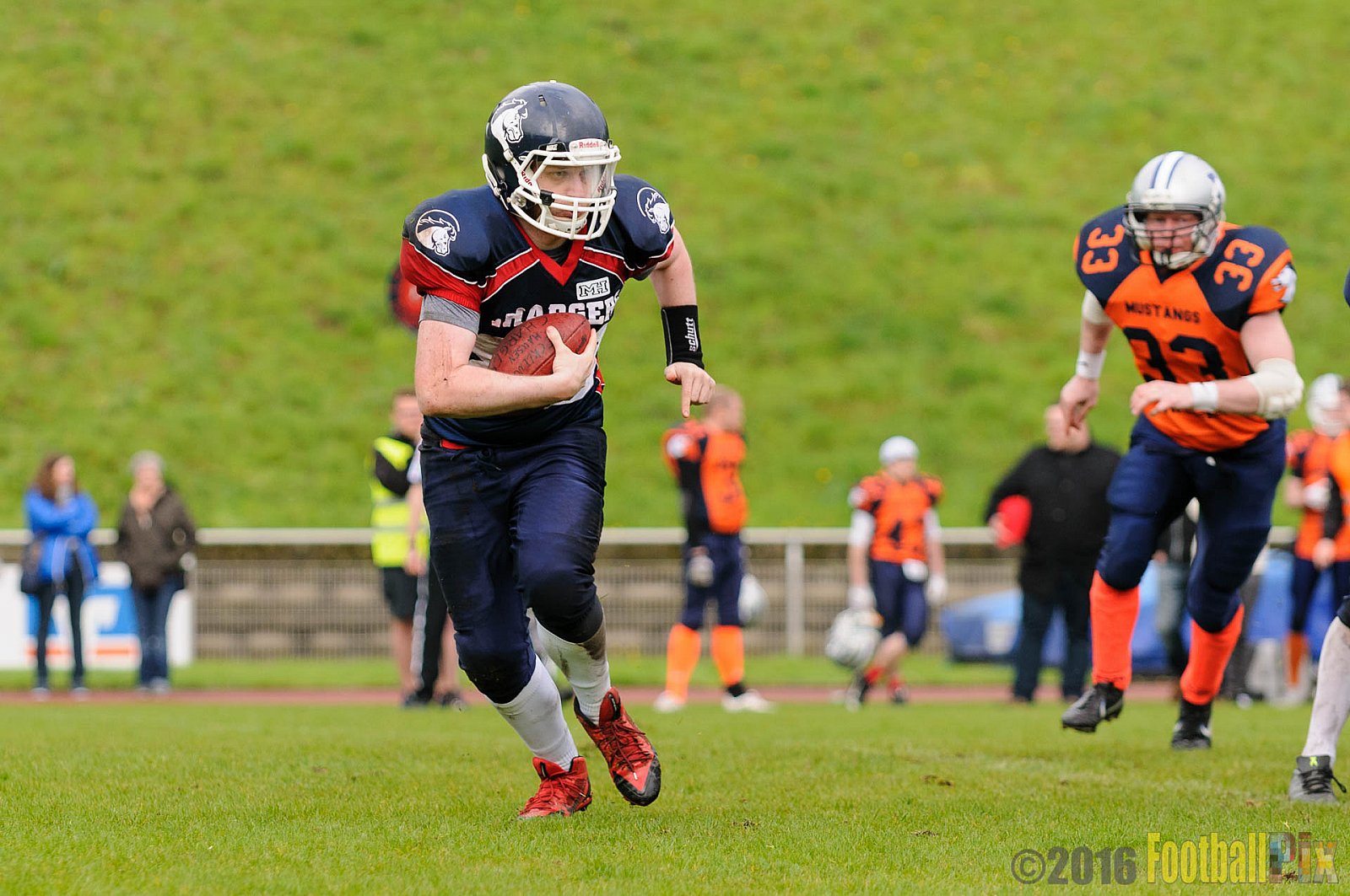 Recklinghausen Chargers vs. Sauerland Mustangs - 16.04.2016 LL NRW: Recklinghausen Chargers vs. Sauerland Mustangs (12:7)