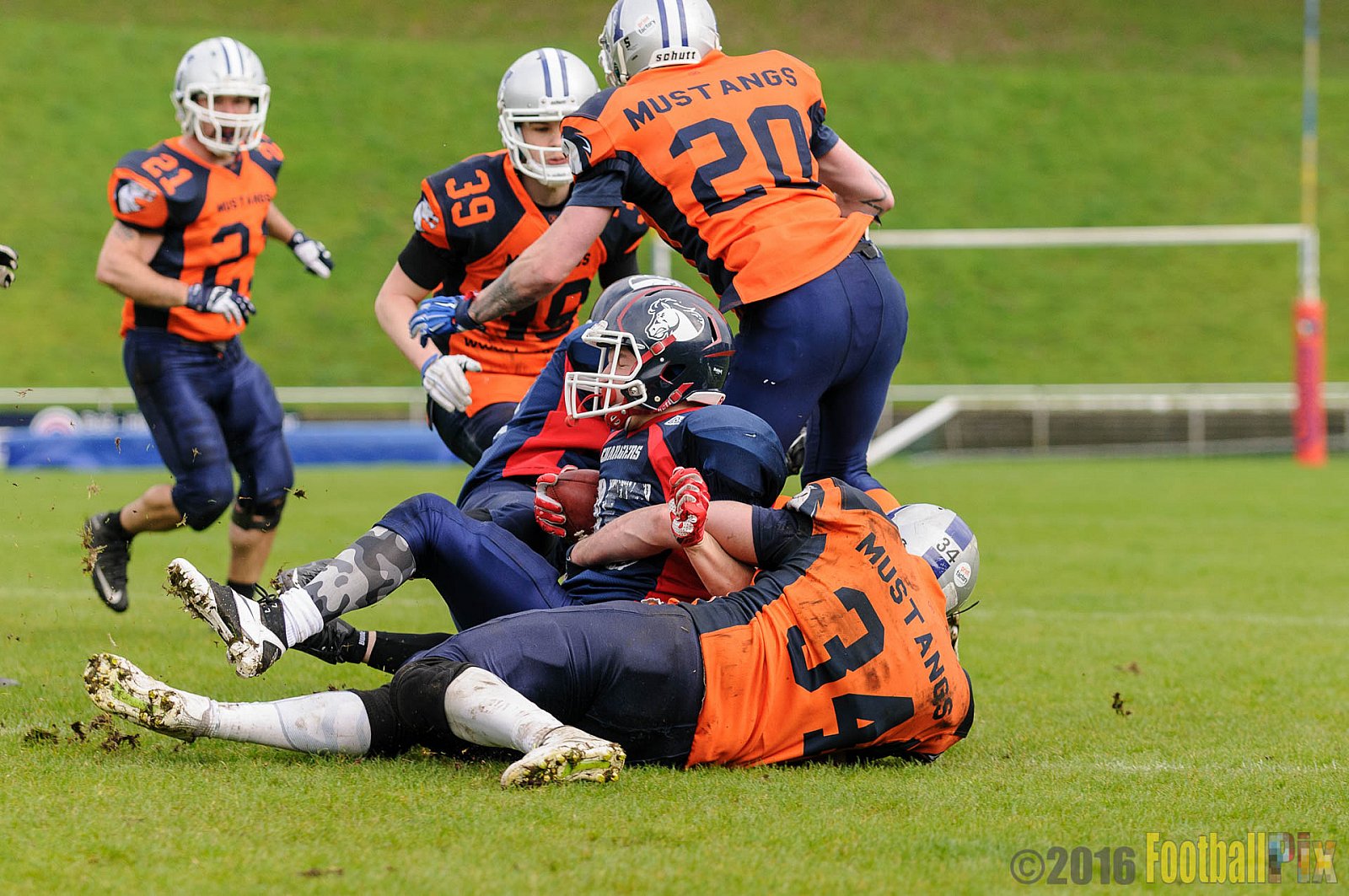 Recklinghausen Chargers vs. Sauerland Mustangs - 16.04.2016 LL NRW: Recklinghausen Chargers vs. Sauerland Mustangs (12:7)