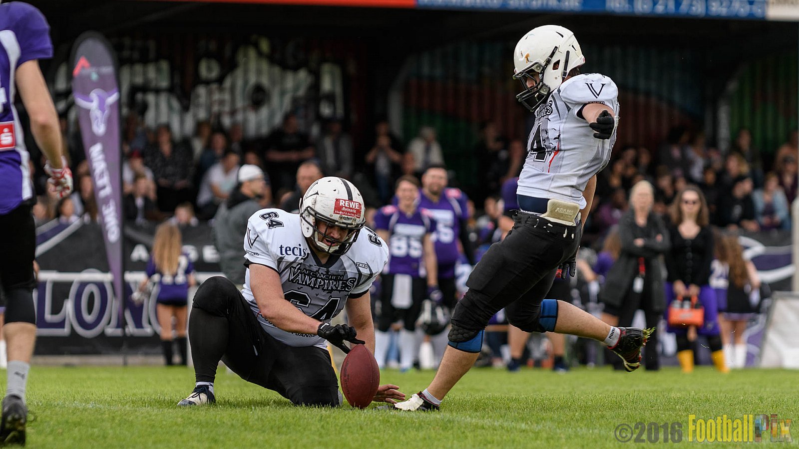 Langenfeld Longhorns vs. Aachen Vampires - 26.06.2016 RL NRW: Langenfeld Longhorns vs. Aachen Vampires (39:7)