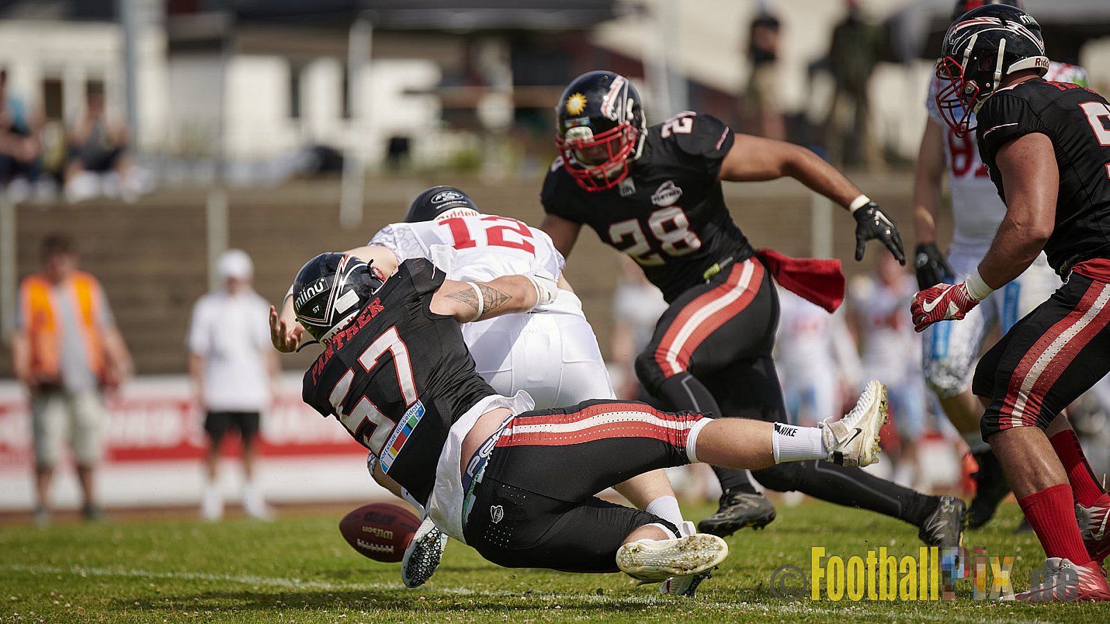 GFL2 Season 2021 Düsseldorf Panther vs. Solingen Paladins am 26.06.2021 im Stadion VfL Benrath, Karl-Hohmann-Straße 70, 40597 Düsseldorf, Punkte Endstand 13 : 00.
[Bildnummer: 2021-06-26_0073] - DPantherVsSolingenPaladins