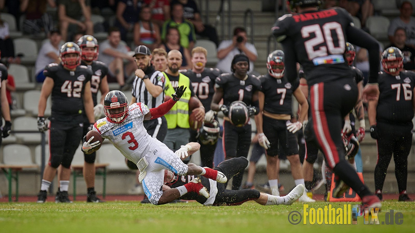 GFL2 Season 2021 Düsseldorf Panther vs. Solingen Paladins am 26.06.2021 im Stadion VfL Benrath, Karl-Hohmann-Straße 70, 40597 Düsseldorf, Punkte Endstand 13 : 00.
[Bildnummer: 2021-06-26_0260] - DPantherVsSolingenPaladins