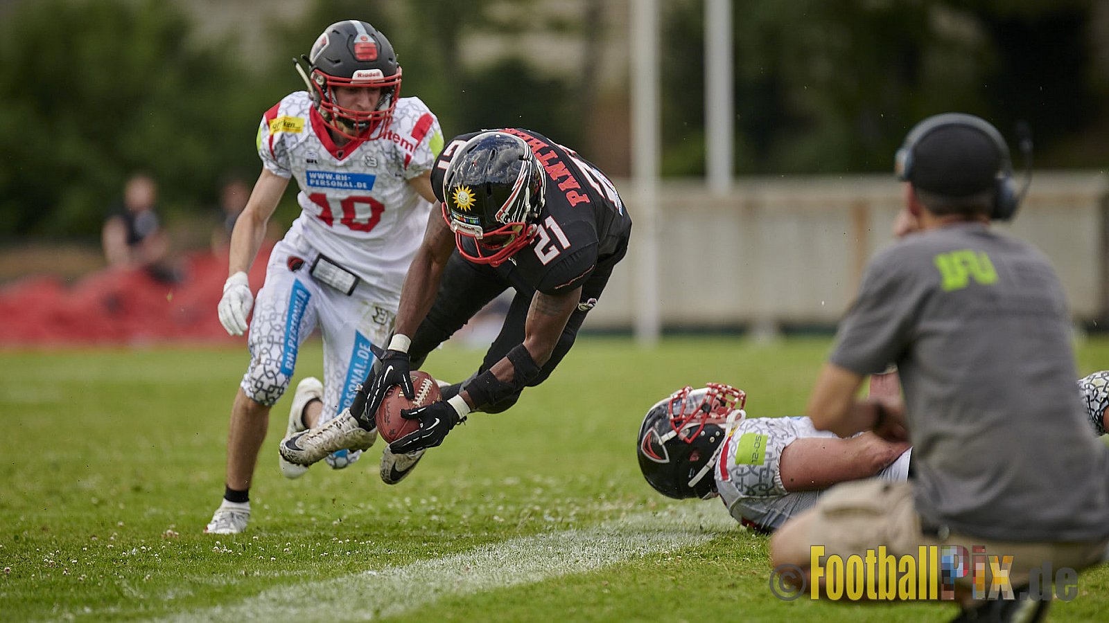 GFL2 Season 2021 Düsseldorf Panther vs. Solingen Paladins am 26.06.2021 im Stadion VfL Benrath, Karl-Hohmann-Straße 70, 40597 Düsseldorf, Punkte Endstand 13 : 00.
[Bildnummer: 2021-06-26_0345] - DPantherVsSolingenPaladins