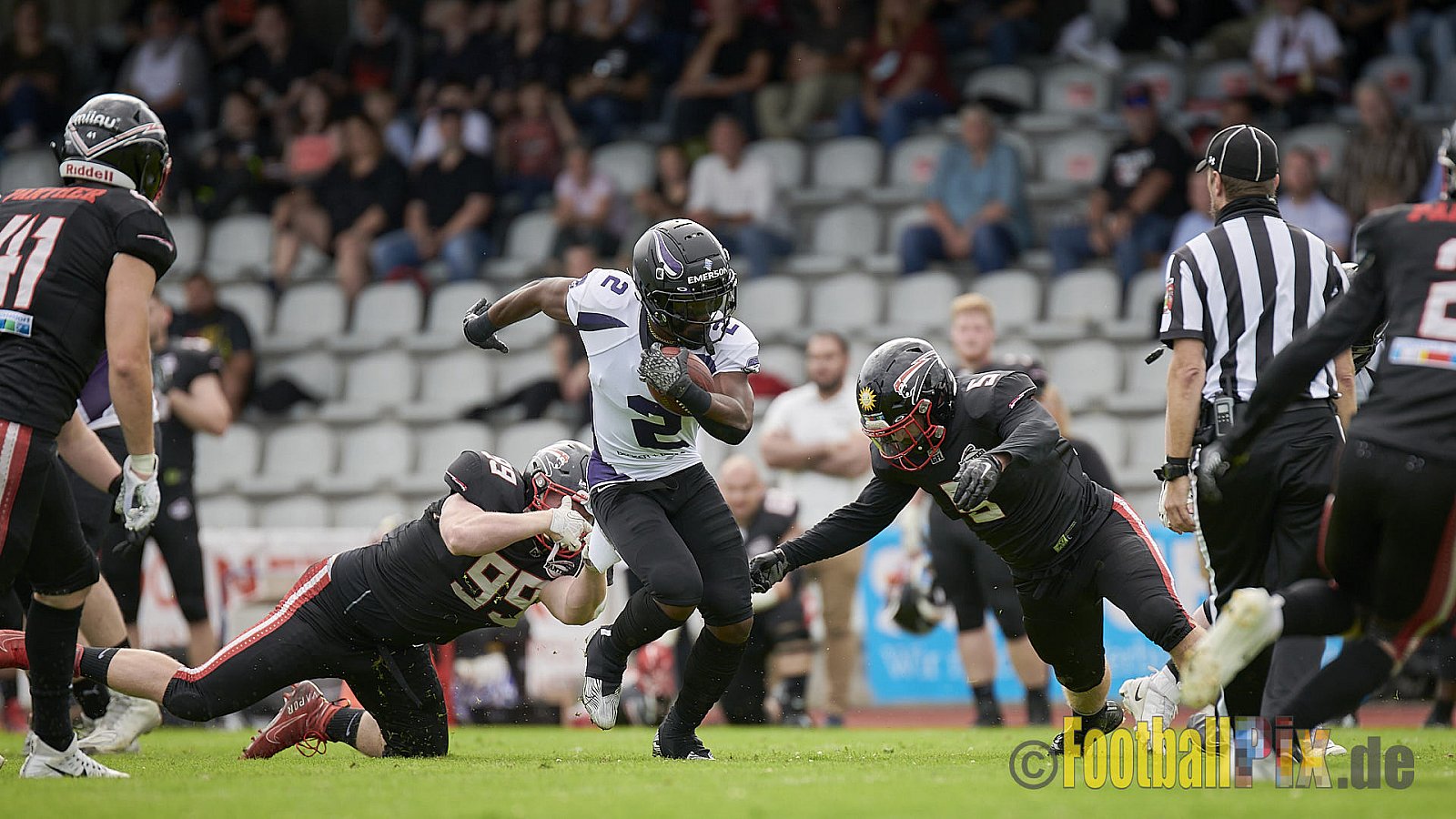 GFL2 Season 2021 Düsseldorf Panther vs. Langenfeld Longhorns am 7.08.2021 im Stadion VfL Benrath, Karl-Hohmann-Straße 70, 40597 Düsseldorf, Punkte Endstand 17 : 0.
[Bildnummer: 2021-08-07_0065]Düsseldorf Panther vs. Langenfeld Longhorns am 7.08.2021 - DPantherVsLangenfeldLonghorns