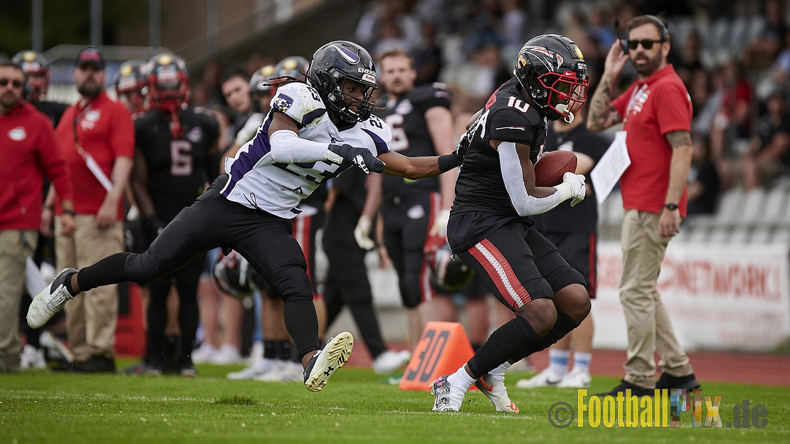 GFL2 Season 2021 Düsseldorf Panther vs. Langenfeld Longhorns am 7.08.2021 im Stadion VfL Benrath, Karl-Hohmann-Straße 70, 40597 Düsseldorf, Punkte Endstand 17 : 0.
[Bildnummer: 2021-08-07_0102]Düsseldorf Panther vs. Langenfeld Longhorns am 7.08.2021 - DPantherVsLangenfeldLonghorns