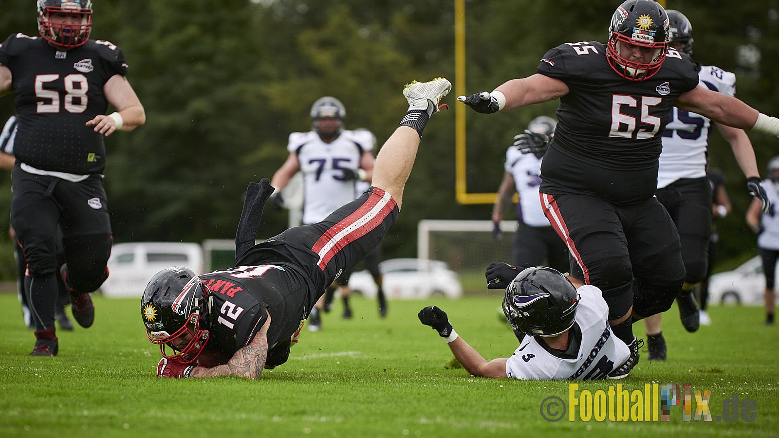 GFL2 Season 2021 Düsseldorf Panther vs. Langenfeld Longhorns am 7.08.2021 im Stadion VfL Benrath, Karl-Hohmann-Straße 70, 40597 Düsseldorf, Punkte Endstand 17 : 0.
[Bildnummer: 2021-08-07_0122]Düsseldorf Panther vs. Langenfeld Longhorns am 7.08.2021 - DPantherVsLangenfeldLonghorns