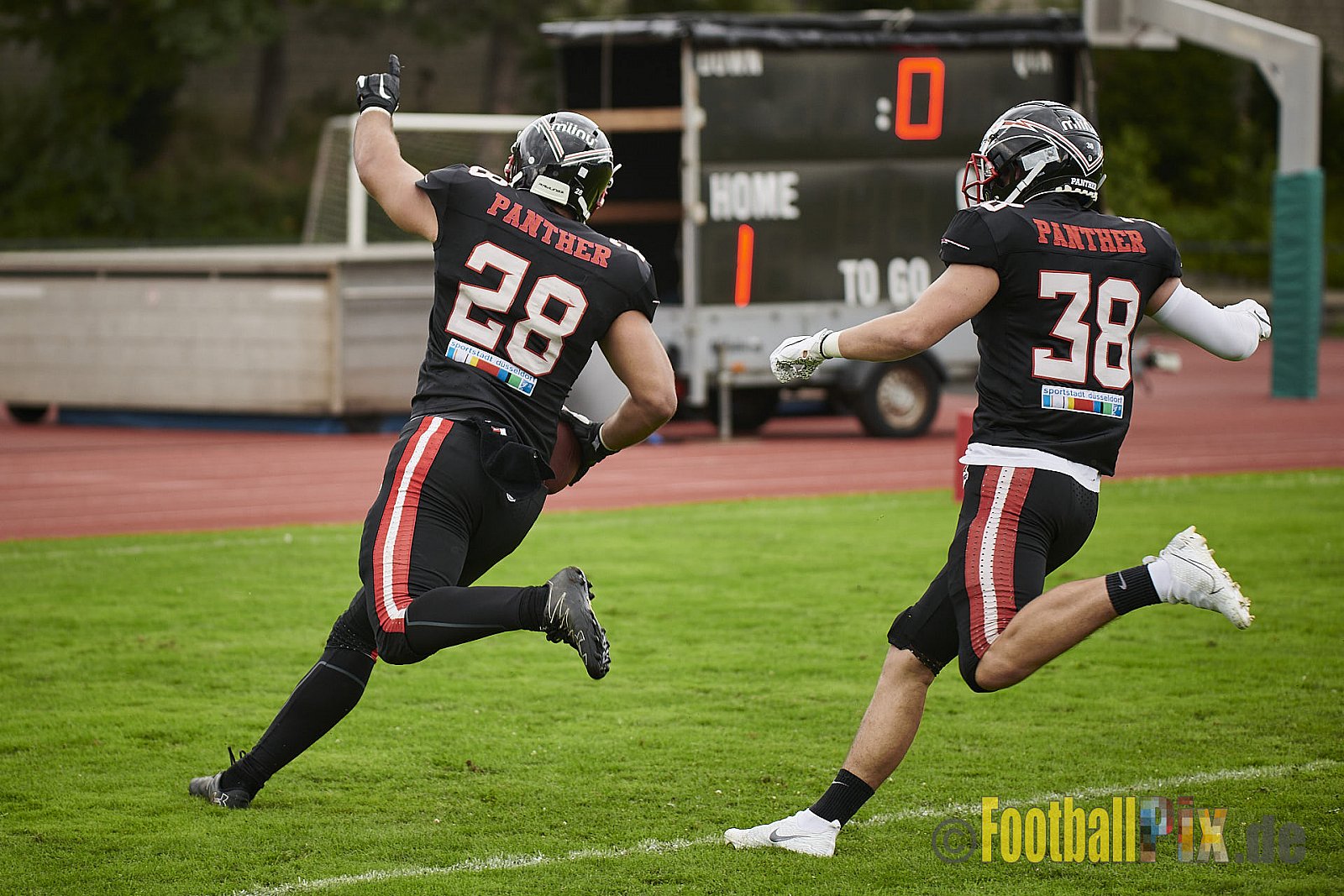 GFL2 Season 2021 Düsseldorf Panther vs. Langenfeld Longhorns am 7.08.2021 im Stadion VfL Benrath, Karl-Hohmann-Straße 70, 40597 Düsseldorf, Punkte Endstand 17 : 0.
[Bildnummer: 2021-08-07_0159]Düsseldorf Panther vs. Langenfeld Longhorns am 7.08.2021 - DPantherVsLangenfeldLonghorns