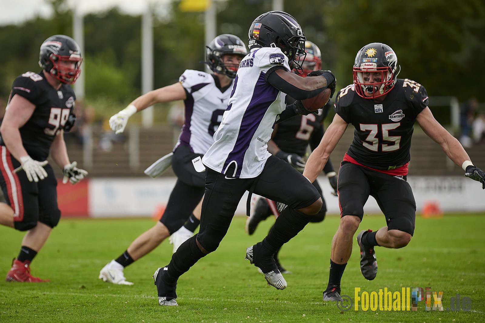 GFL2 Season 2021 Düsseldorf Panther vs. Langenfeld Longhorns am 7.08.2021 im Stadion VfL Benrath, Karl-Hohmann-Straße 70, 40597 Düsseldorf, Punkte Endstand 17 : 0.
[Bildnummer: 2021-08-07_0183]Düsseldorf Panther vs. Langenfeld Longhorns am 7.08.2021 - DPantherVsLangenfeldLonghorns