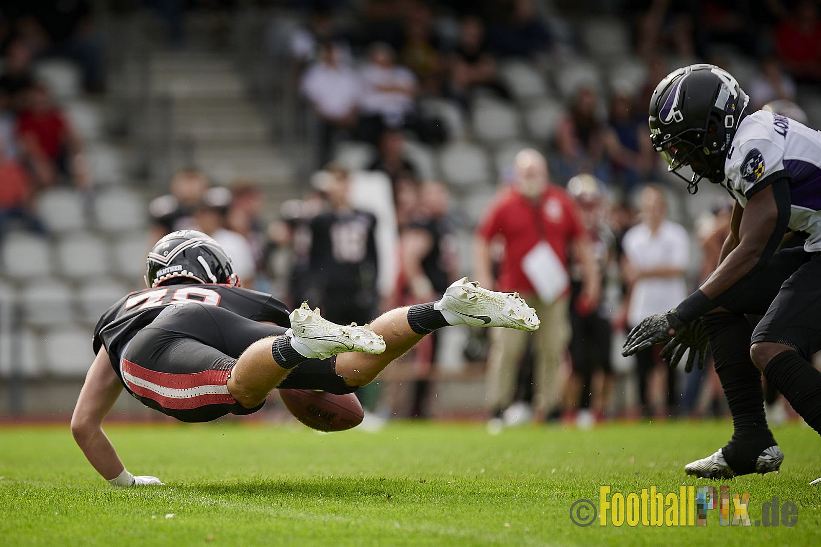 GFL2 Season 2021 Düsseldorf Panther vs. Langenfeld Longhorns am 7.08.2021 im Stadion VfL Benrath, Karl-Hohmann-Straße 70, 40597 Düsseldorf, Punkte Endstand 17 : 0.
[Bildnummer: 2021-08-07_0249]Düsseldorf Panther vs. Langenfeld Longhorns am 7.08.2021 - DPantherVsLangenfeldLonghorns