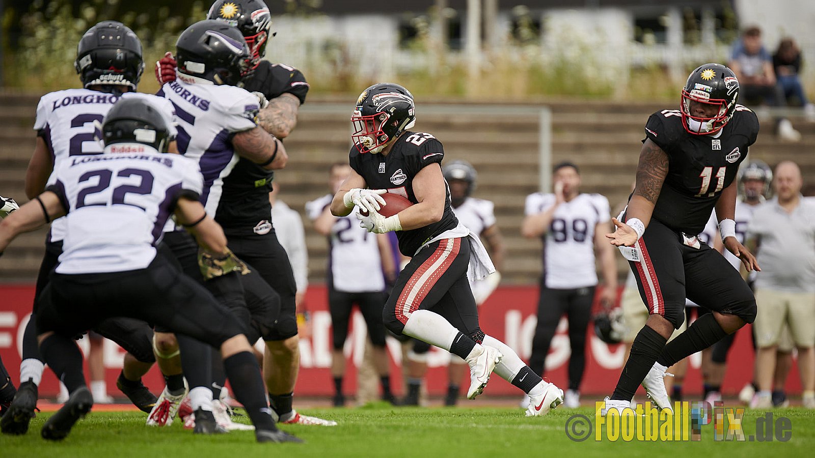 GFL2 Season 2021 Düsseldorf Panther vs. Langenfeld Longhorns am 7.08.2021 im Stadion VfL Benrath, Karl-Hohmann-Straße 70, 40597 Düsseldorf, Punkte Endstand 17 : 0.
[Bildnummer: 2021-08-07_0267]Düsseldorf Panther vs. Langenfeld Longhorns am 7.08.2021 - DPantherVsLangenfeldLonghorns