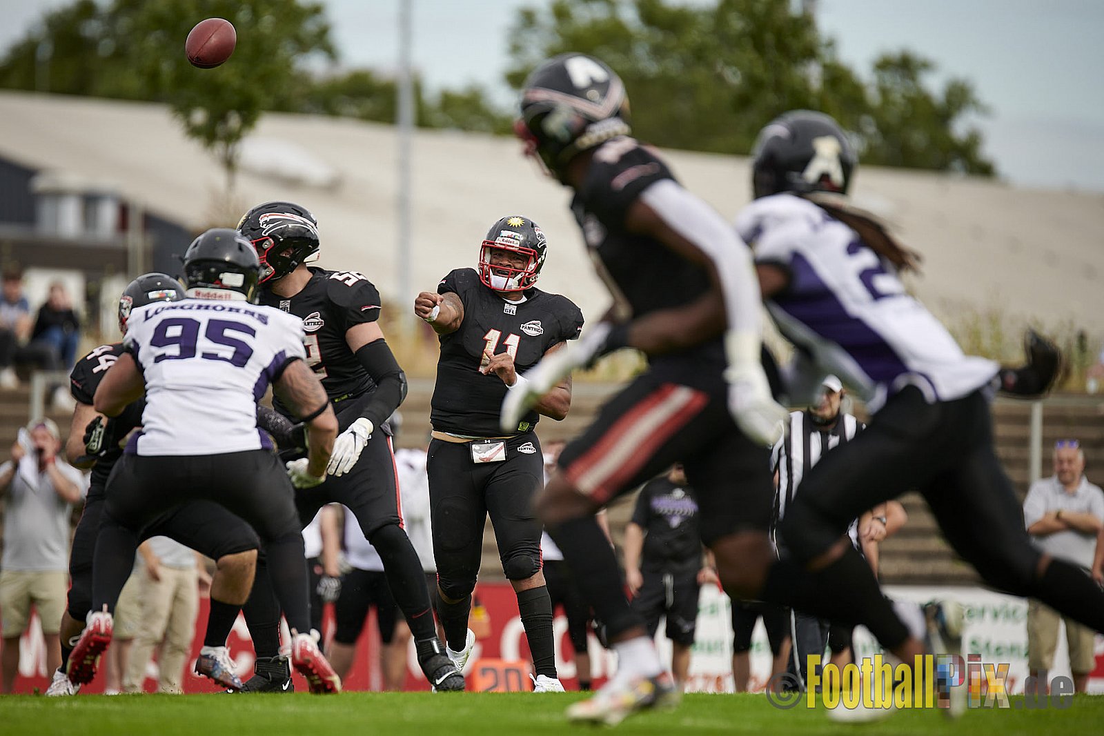 GFL2 Season 2021 Düsseldorf Panther vs. Langenfeld Longhorns am 7.08.2021 im Stadion VfL Benrath, Karl-Hohmann-Straße 70, 40597 Düsseldorf, Punkte Endstand 17 : 0.
[Bildnummer: 2021-08-07_0276]Düsseldorf Panther vs. Langenfeld Longhorns am 7.08.2021 - DPantherVsLangenfeldLonghorns