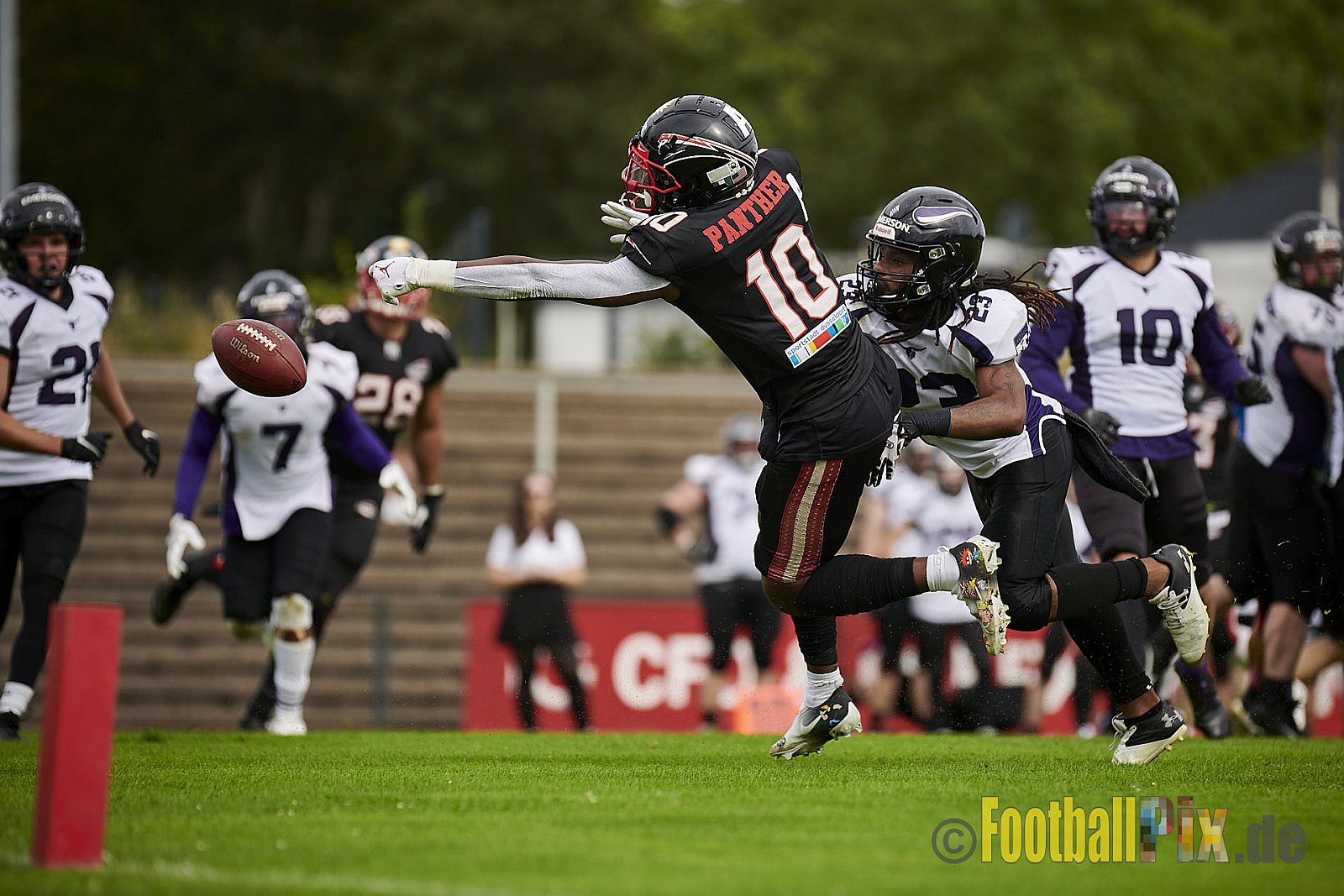 GFL2 Season 2021 Düsseldorf Panther vs. Langenfeld Longhorns am 7.08.2021 im Stadion VfL Benrath, Karl-Hohmann-Straße 70, 40597 Düsseldorf, Punkte Endstand 17 : 0.
[Bildnummer: 2021-08-07_0277]Düsseldorf Panther vs. Langenfeld Longhorns am 7.08.2021 - DPantherVsLangenfeldLonghorns