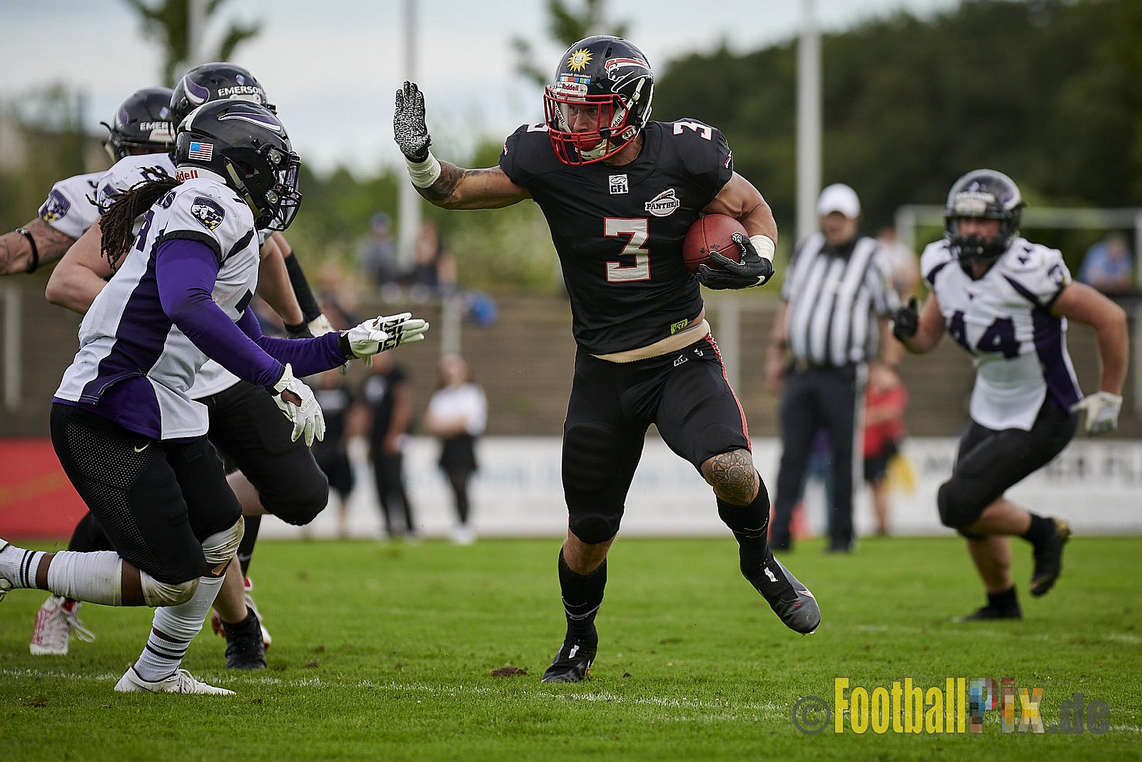 GFL2 Season 2021 Düsseldorf Panther vs. Langenfeld Longhorns am 7.08.2021 im Stadion VfL Benrath, Karl-Hohmann-Straße 70, 40597 Düsseldorf, Punkte Endstand 17 : 0.
[Bildnummer: 2021-08-07_0303]Düsseldorf Panther vs. Langenfeld Longhorns am 7.08.2021 - DPantherVsLangenfeldLonghorns