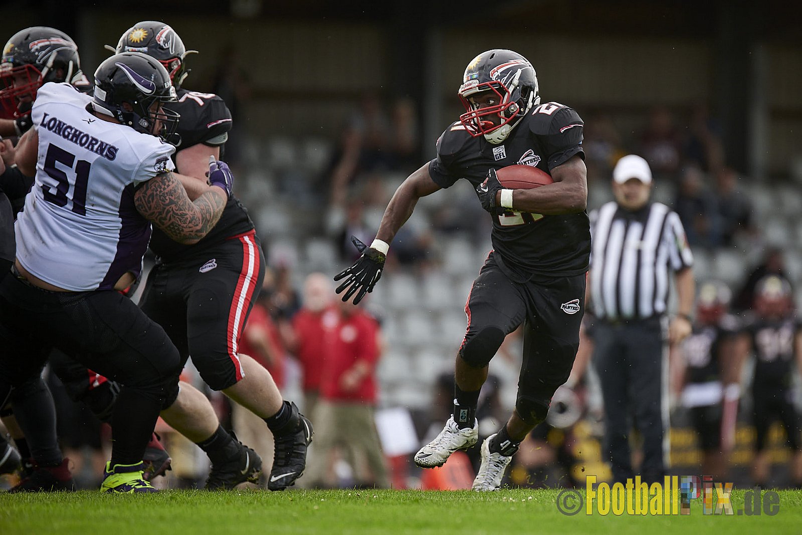 GFL2 Season 2021 Düsseldorf Panther vs. Langenfeld Longhorns am 7.08.2021 im Stadion VfL Benrath, Karl-Hohmann-Straße 70, 40597 Düsseldorf, Punkte Endstand 17 : 0.
[Bildnummer: 2021-08-07_0339]Düsseldorf Panther vs. Langenfeld Longhorns am 7.08.2021 - DPantherVsLangenfeldLonghorns
