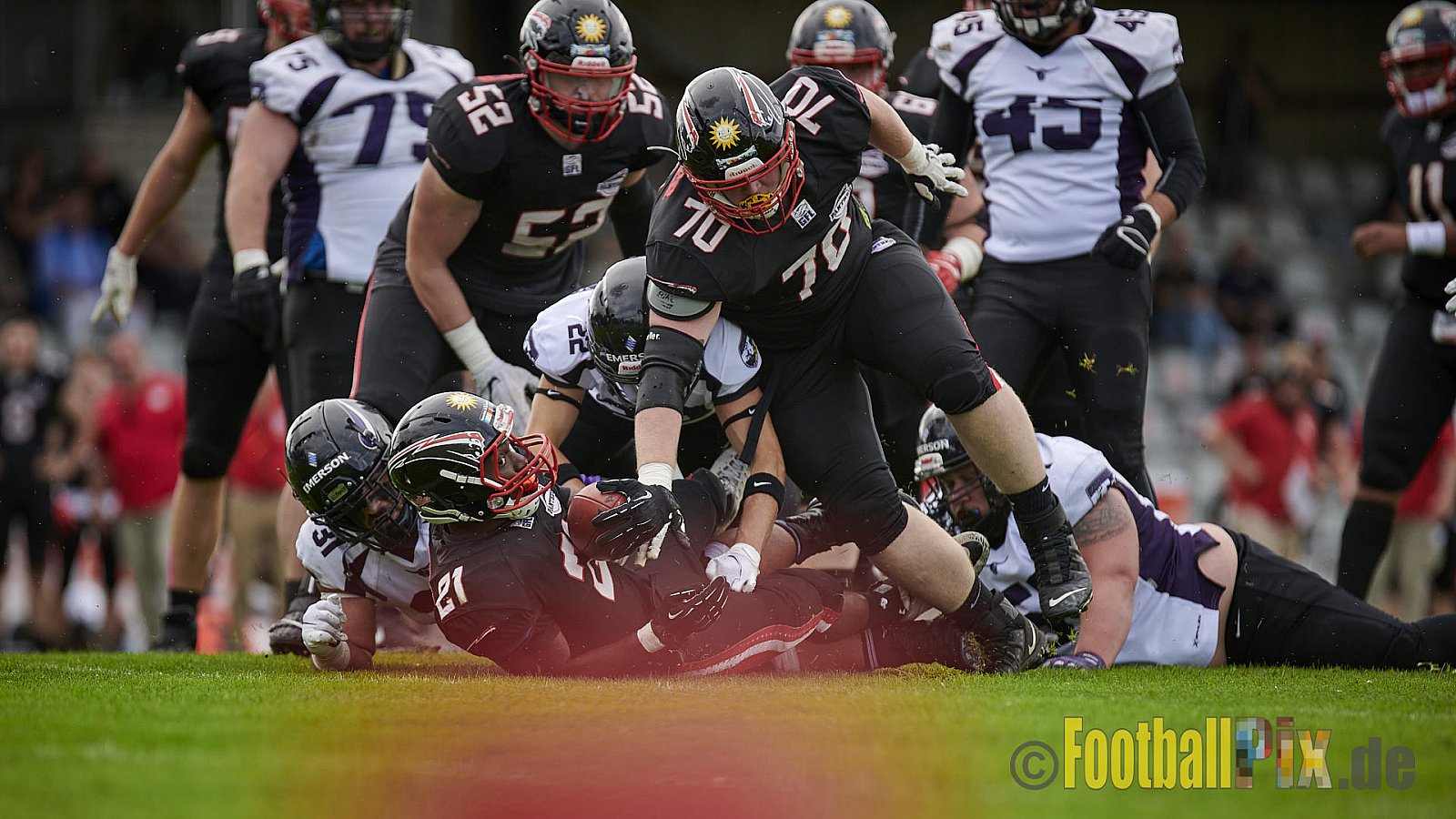 GFL2 Season 2021 Düsseldorf Panther vs. Langenfeld Longhorns am 7.08.2021 im Stadion VfL Benrath, Karl-Hohmann-Straße 70, 40597 Düsseldorf, Punkte Endstand 17 : 0.
[Bildnummer: 2021-08-07_0350]Düsseldorf Panther vs. Langenfeld Longhorns am 7.08.2021 - DPantherVsLangenfeldLonghorns