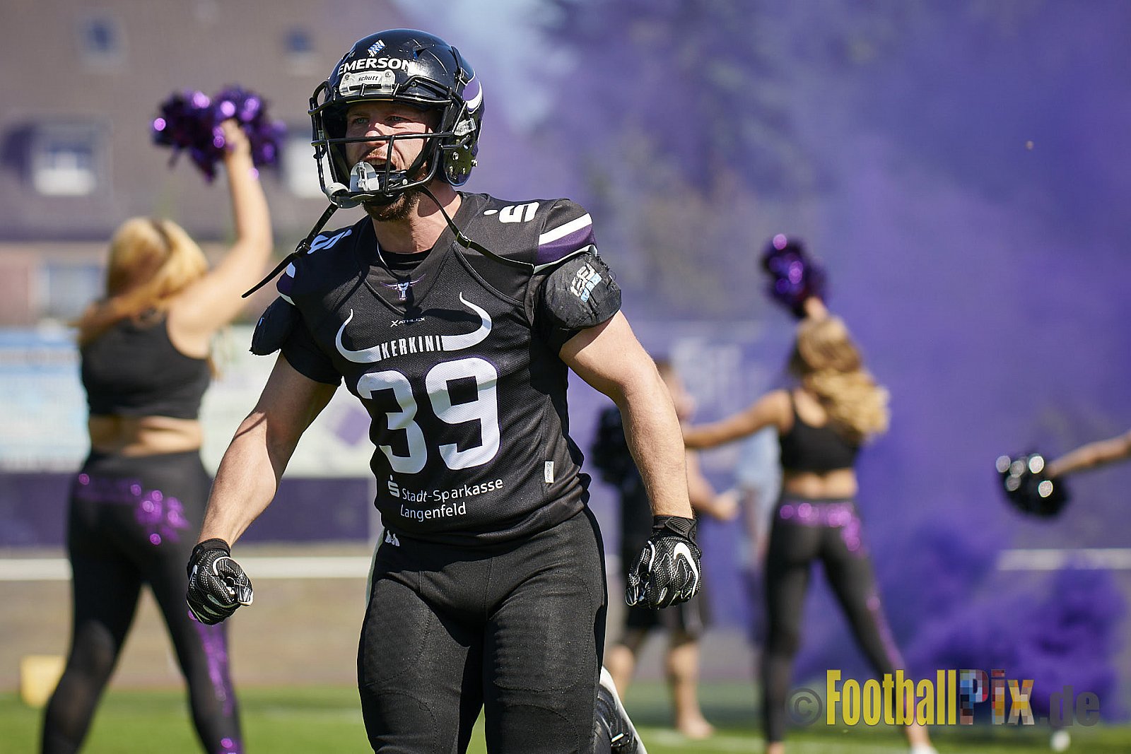 GFL2 Season 2021 Langenfeld Longhorns vs. Assindia Cardinals am 14.08.2021 im Jahnstadion, Jahnstr.4, 40764 Langenfeld. Punkte Endstand 42 : 12 (2:6/14:0/13:6/13:0)
[Bildnummer: 2021-08-14_0069] - LangenfeldLonghornsVsAssindiaCardinals