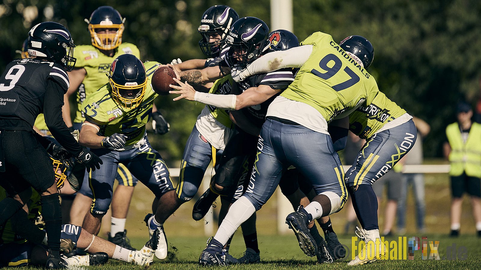 GFL2 Season 2021 Langenfeld Longhorns vs. Assindia Cardinals am 14.08.2021 im Jahnstadion, Jahnstr.4, 40764 Langenfeld. Punkte Endstand 42 : 12 (2:6/14:0/13:6/13:0)
[Bildnummer: 2021-08-14_0304] - LangenfeldLonghornsVsAssindiaCardinals