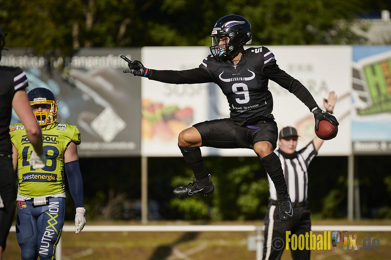 GFL2 Season 2021 Langenfeld Longhorns vs. Assindia Cardinals am 14.08.2021 im Jahnstadion, Jahnstr.4, 40764 Langenfeld. Punkte Endstand 42 : 12 (2:6/14:0/13:6/13:0)
[Bildnummer: 2021-08-14_0417] - LangenfeldLonghornsVsAssindiaCardinals