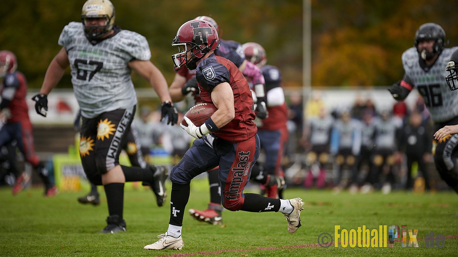 AFCV NRW Verbandsliga Season 2021 Iserlohn Titans vs. Minden Wolves am 16.10.2021 im Hermberg Statdion Süd, Immermannstraße, 58636 Iserlohn, Punkte Endstand 9 : 16.
[Bildnummer: 2021-10-16_0091] - IserlohnTitansVsMindenWolves