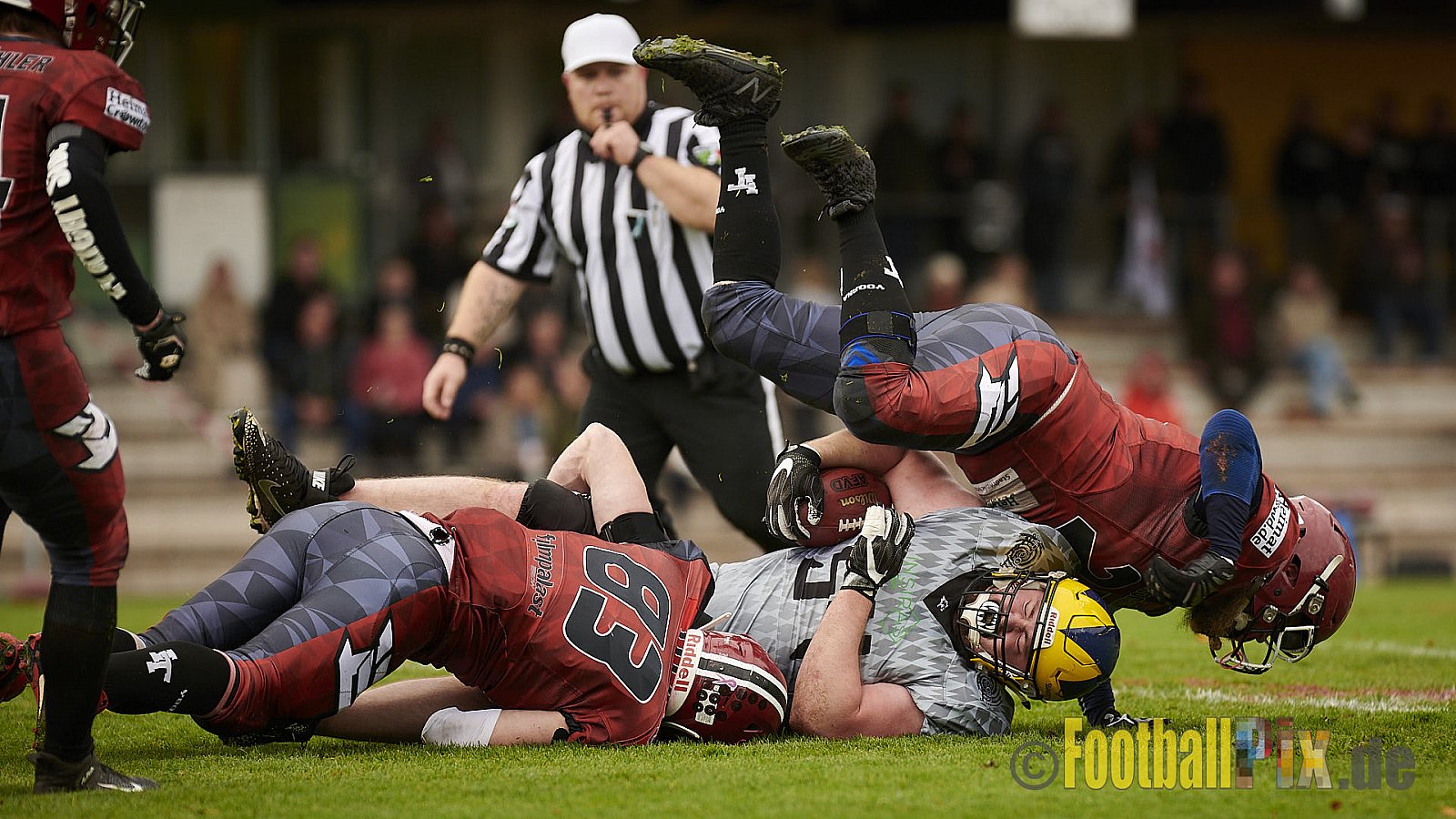AFCV NRW Verbandsliga Season 2021 Iserlohn Titans vs. Minden Wolves am 16.10.2021 im Hermberg Statdion Süd, Immermannstraße, 58636 Iserlohn, Punkte Endstand 9 : 16.
[Bildnummer: 2021-10-16_0187] - IserlohnTitansVsMindenWolves