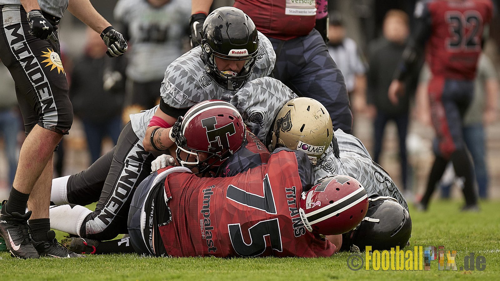 AFCV NRW Verbandsliga Season 2021 Iserlohn Titans vs. Minden Wolves am 16.10.2021 im Hermberg Statdion Süd, Immermannstraße, 58636 Iserlohn, Punkte Endstand 9 : 16.
[Bildnummer: 2021-10-16_0229] - IserlohnTitansVsMindenWolves