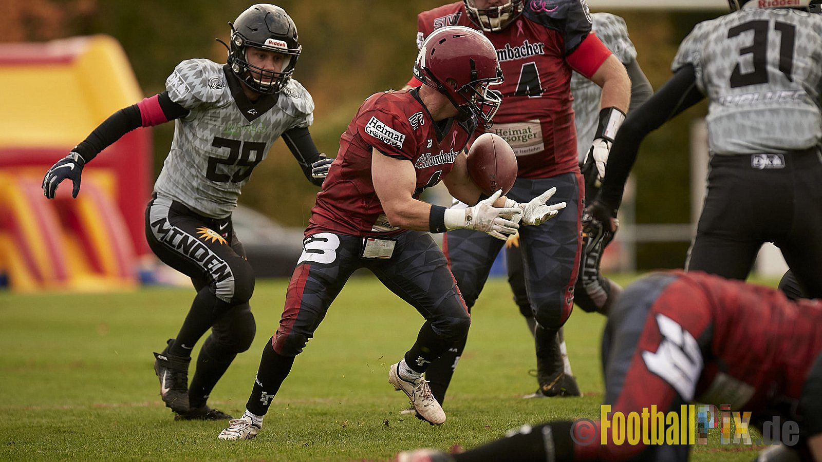 AFCV NRW Verbandsliga Season 2021 Iserlohn Titans vs. Minden Wolves am 16.10.2021 im Hermberg Statdion Süd, Immermannstraße, 58636 Iserlohn, Punkte Endstand 9 : 16.
[Bildnummer: 2021-10-16_0257] - IserlohnTitansVsMindenWolves