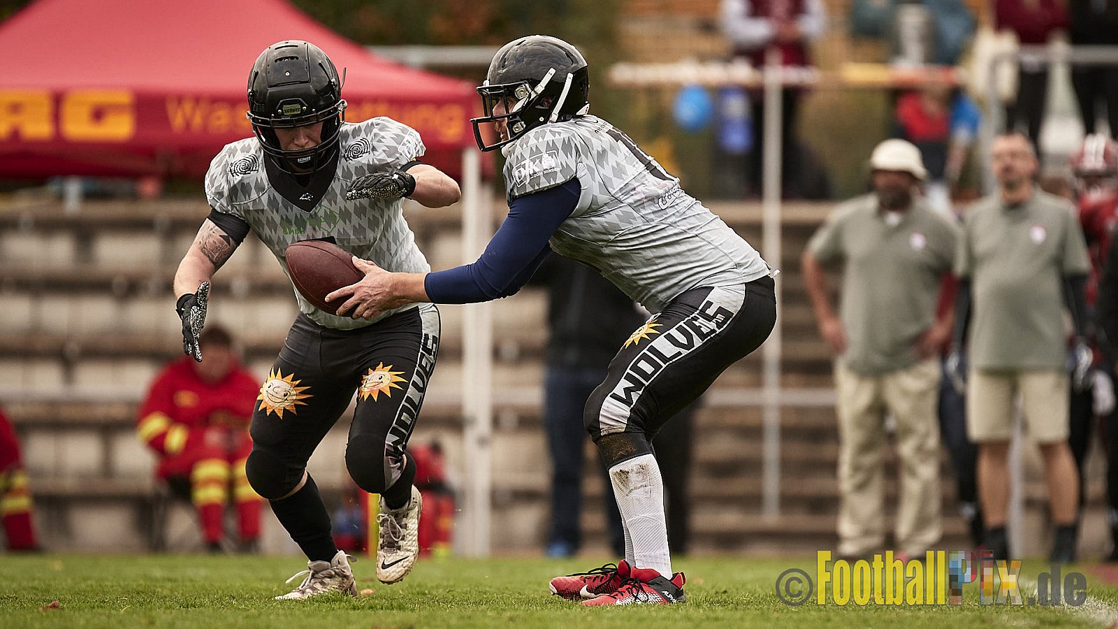 AFCV NRW Verbandsliga Season 2021 Iserlohn Titans vs. Minden Wolves am 16.10.2021 im Hermberg Statdion Süd, Immermannstraße, 58636 Iserlohn, Punkte Endstand 9 : 16.
[Bildnummer: 2021-10-16_0272] - IserlohnTitansVsMindenWolves