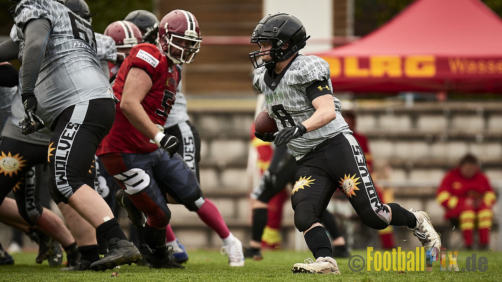 AFCV NRW Verbandsliga Season 2021 Iserlohn Titans vs. Minden Wolves am 16.10.2021 im Hermberg Statdion Süd, Immermannstraße, 58636 Iserlohn, Punkte Endstand 9 : 16.
[Bildnummer: 2021-10-16_0274] - IserlohnTitansVsMindenWolves
