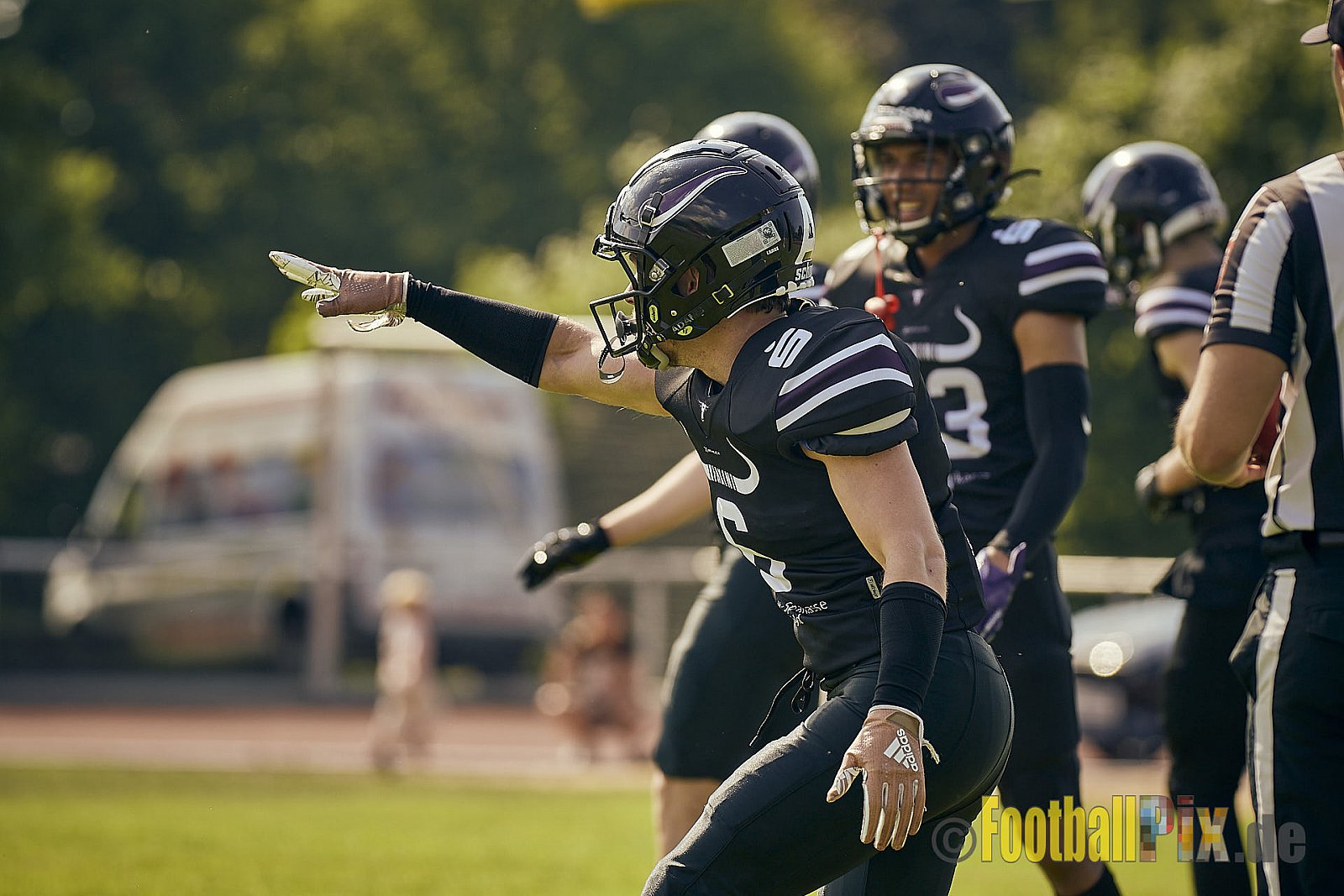 GFL2 Season 2022 Langenfeld Longhorns vs. Rostock Griffins am 4.06.2022 im Stadion Jahnstadion Langenfeld, Jahnstraße 4, 40764 Langenfeld (Rheinland). Spiel Endstand 35 : 07. Bildnummer: 2022-06-04_0019 - LangenfeldLonghornsVsRostockGriffins