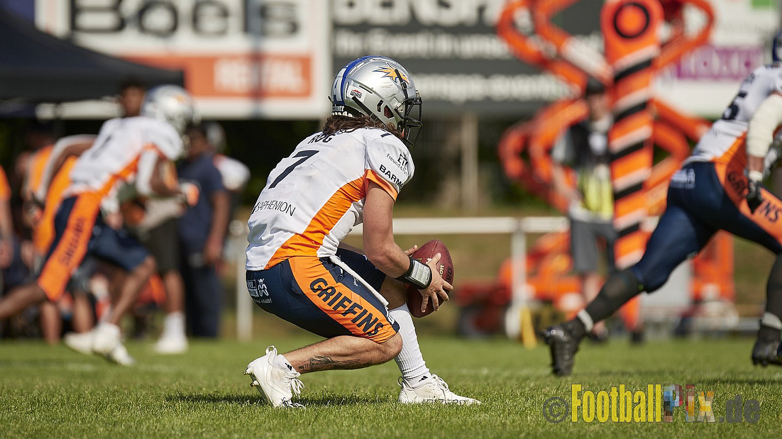 GFL2 Season 2022 Langenfeld Longhorns vs. Rostock Griffins am 4.06.2022 im Stadion Jahnstadion Langenfeld, Jahnstraße 4, 40764 Langenfeld (Rheinland). Spiel Endstand 35 : 07. Bildnummer: 2022-06-04_0060 - LangenfeldLonghornsVsRostockGriffins