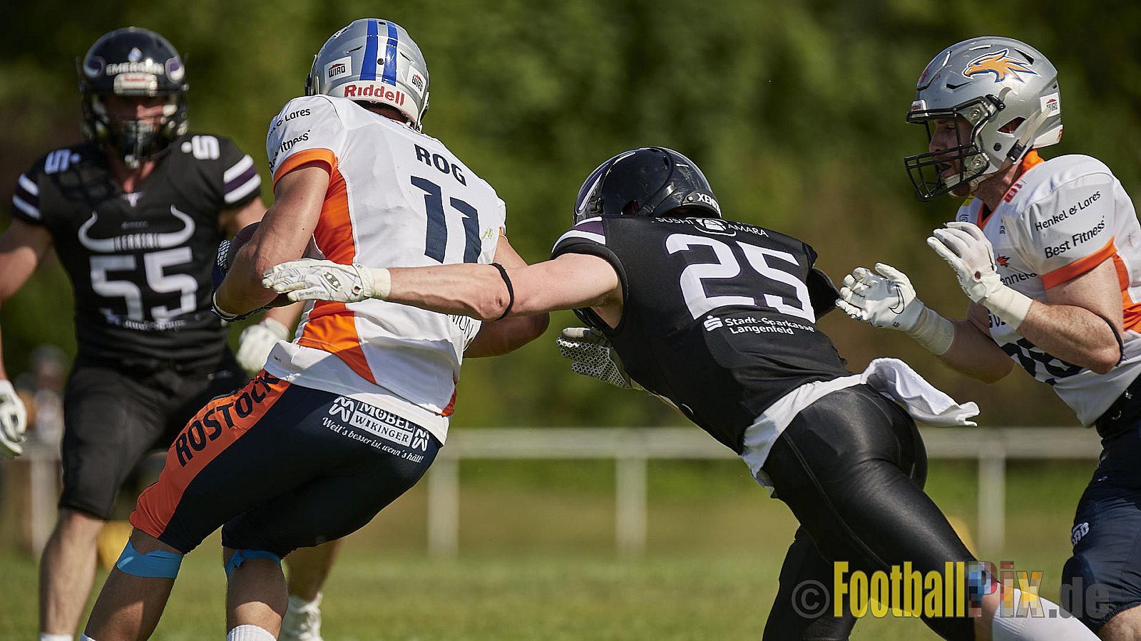 GFL2 Season 2022 Langenfeld Longhorns vs. Rostock Griffins am 4.06.2022 im Stadion Jahnstadion Langenfeld, Jahnstraße 4, 40764 Langenfeld (Rheinland). Spiel Endstand 35 : 07. Bildnummer: 2022-06-04_0070 - LangenfeldLonghornsVsRostockGriffins