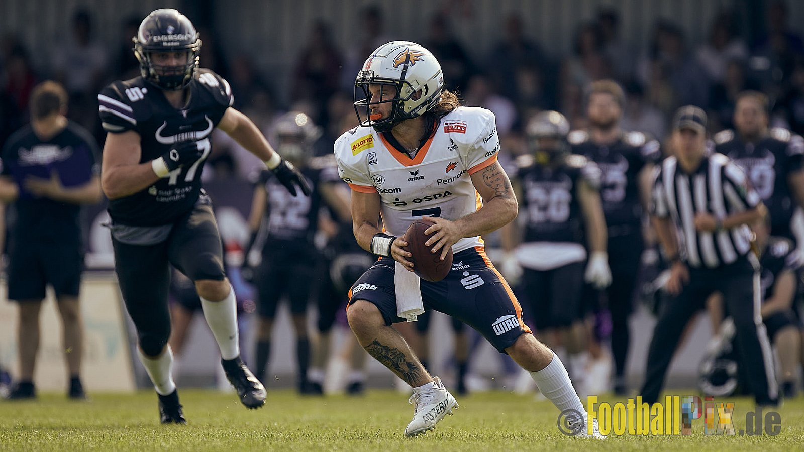 GFL2 Season 2022 Langenfeld Longhorns vs. Rostock Griffins am 4.06.2022 im Stadion Jahnstadion Langenfeld, Jahnstraße 4, 40764 Langenfeld (Rheinland). Spiel Endstand 35 : 07. Bildnummer: 2022-06-04_0107 - LangenfeldLonghornsVsRostockGriffins