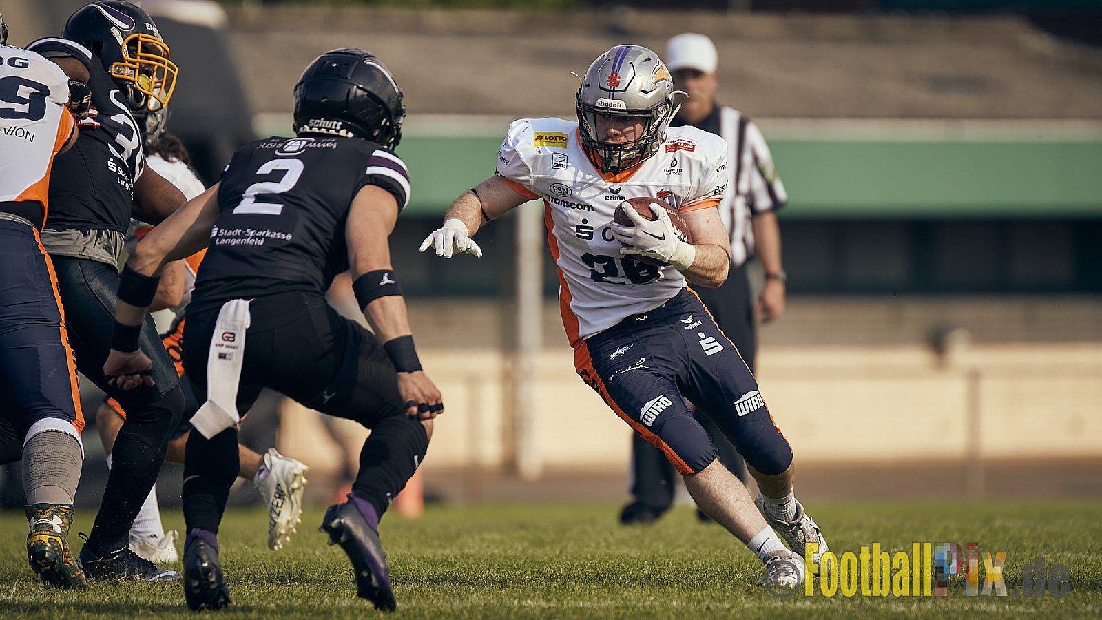 GFL2 Season 2022 Langenfeld Longhorns vs. Rostock Griffins am 4.06.2022 im Stadion Jahnstadion Langenfeld, Jahnstraße 4, 40764 Langenfeld (Rheinland). Spiel Endstand 35 : 07. Bildnummer: 2022-06-04_0189 - LangenfeldLonghornsVsRostockGriffins