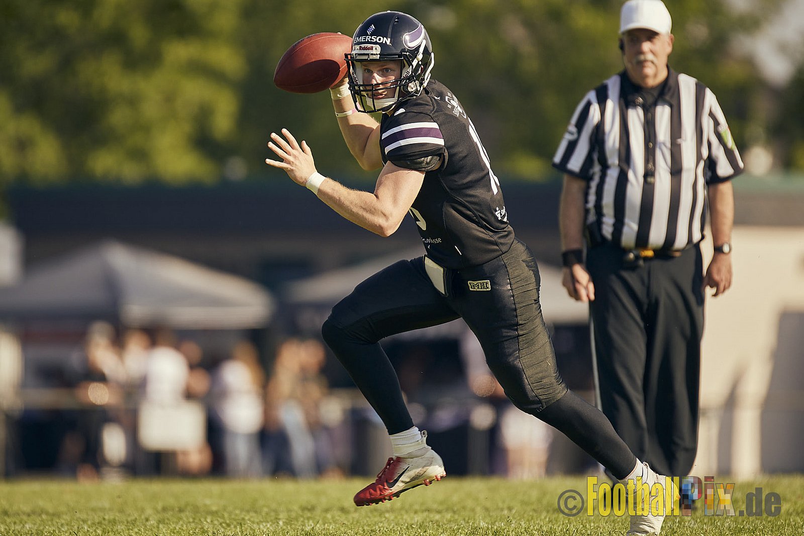 GFL2 Season 2022 Langenfeld Longhorns vs. Rostock Griffins am 4.06.2022 im Stadion Jahnstadion Langenfeld, Jahnstraße 4, 40764 Langenfeld (Rheinland). Spiel Endstand 35 : 07. Bildnummer: 2022-06-04_0248 - LangenfeldLonghornsVsRostockGriffins