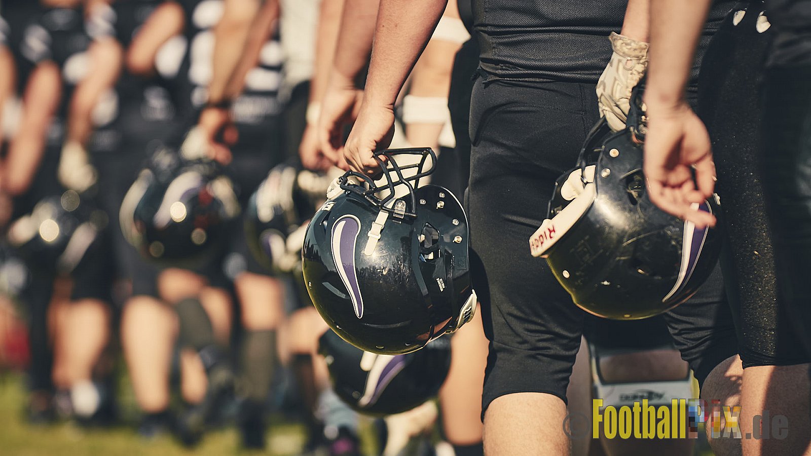 GFL2 Season 2022 Langenfeld Longhorns vs. Rostock Griffins am 4.06.2022 im Stadion Jahnstadion Langenfeld, Jahnstraße 4, 40764 Langenfeld (Rheinland). Spiel Endstand 35 : 07. Bildnummer: 2022-06-04_0316 - LangenfeldLonghornsVsRostockGriffins