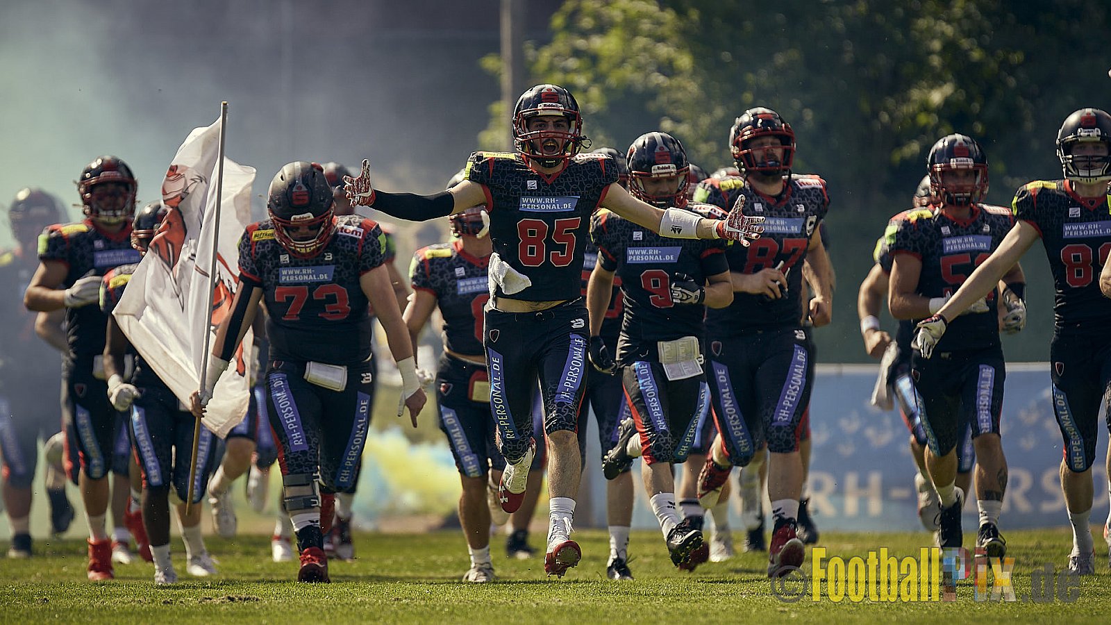 GFL2 Season 2022 Solingen Paladins vs. Assindia Cardinals am 2.07.2022 im Stadion Jahnkampfbahn Solingen, Adolf-Clarenbach-Straße 36, 42719 Solingen. Spiel Endstand 25 : 13. Bildnummer: 2022-07-02_0011 - SolingenPaladinsVsAssindiaCardinals