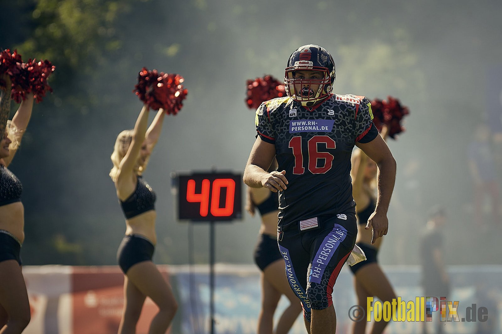 GFL2 Season 2022 Solingen Paladins vs. Assindia Cardinals am 2.07.2022 im Stadion Jahnkampfbahn Solingen, Adolf-Clarenbach-Straße 36, 42719 Solingen. Spiel Endstand 25 : 13. Bildnummer: 2022-07-02_0028 - SolingenPaladinsVsAssindiaCardinals