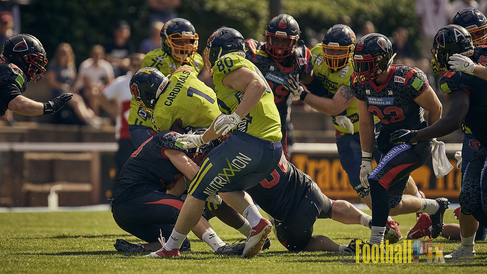 GFL2 Season 2022 Solingen Paladins vs. Assindia Cardinals am 2.07.2022 im Stadion Jahnkampfbahn Solingen, Adolf-Clarenbach-Straße 36, 42719 Solingen. Spiel Endstand 25 : 13. Bildnummer: 2022-07-02_0073 - SolingenPaladinsVsAssindiaCardinals